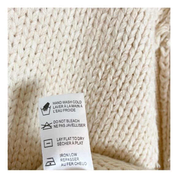 Saltwater Luxe Everlee Scoop Neck Sweater - Picture 12 of 12